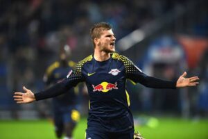 Timo Werner tu RB-Leipzig-Trikot während Schlagzeilen